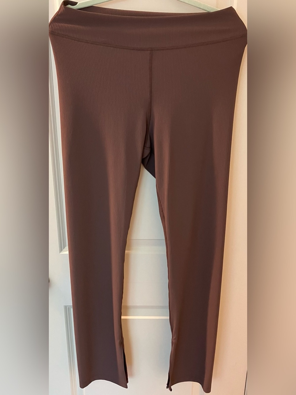 Old Navy Women’s Extra High-Waisted PowerSoft Ribbed Flare Leggings Size Large - Picture 2 of 5